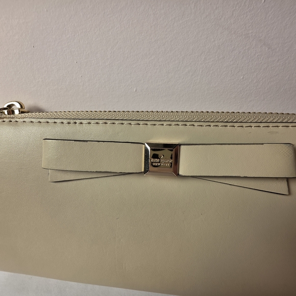 Kate Spade Laurel Way Bow Beige Leather Zip Around Continental Wallet - Picture 3 of 9